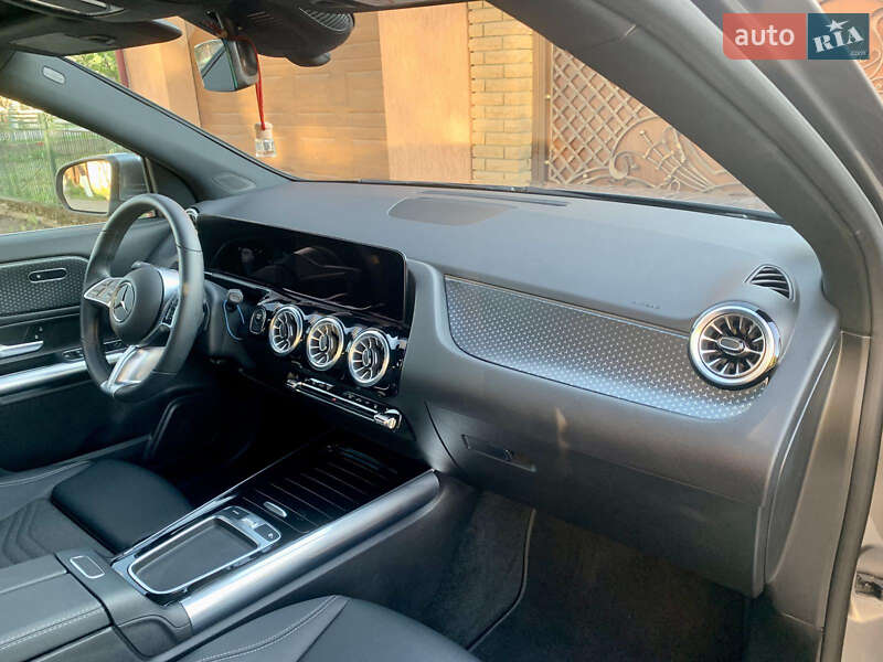 Позашляховик / Кросовер Mercedes-Benz EQA 2024 в Сваляві