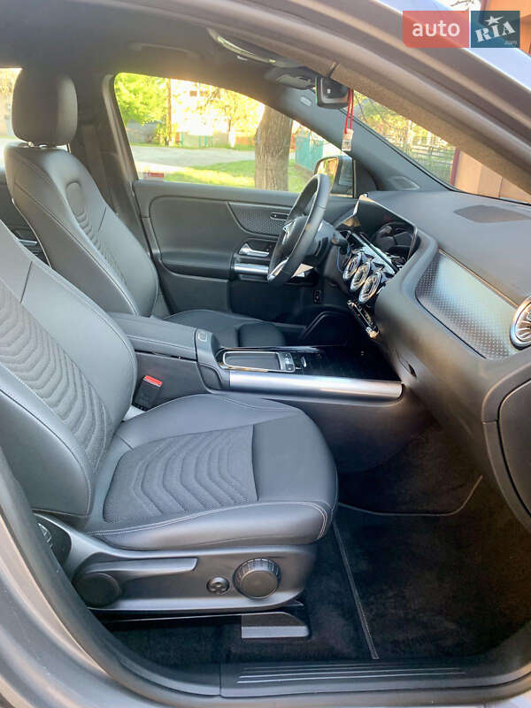 Позашляховик / Кросовер Mercedes-Benz EQA 2024 в Сваляві