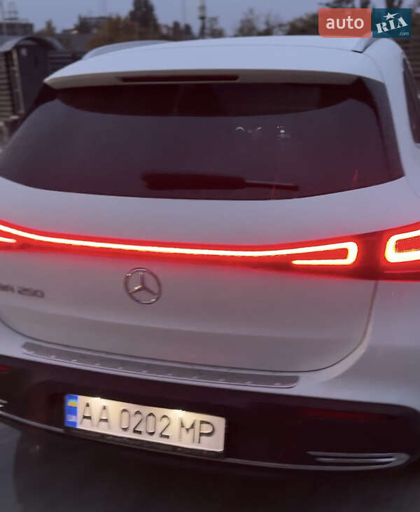 Хэтчбек Mercedes-Benz EQA 2022 в Киеве