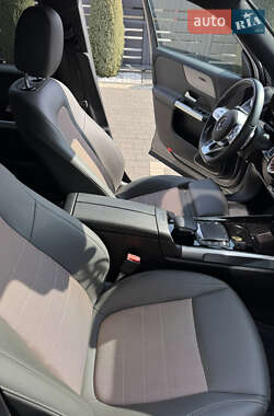 Позашляховик / Кросовер Mercedes-Benz EQB 2022 в 