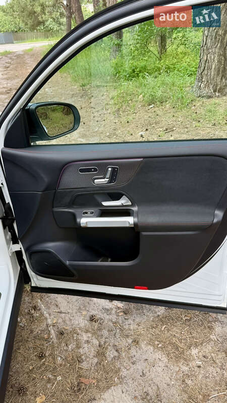 Позашляховик / Кросовер Mercedes-Benz EQB 2023 в Києві