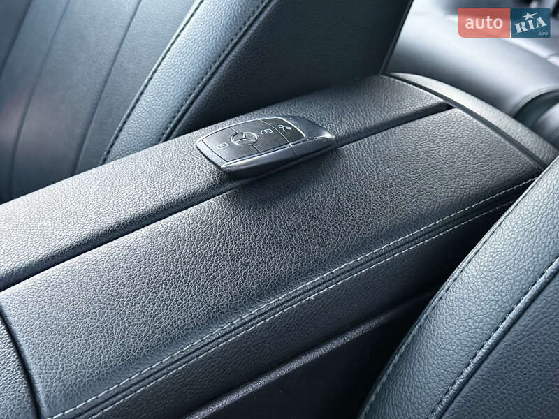 Внедорожник / Кроссовер Mercedes-Benz EQB 2023 в Ровно