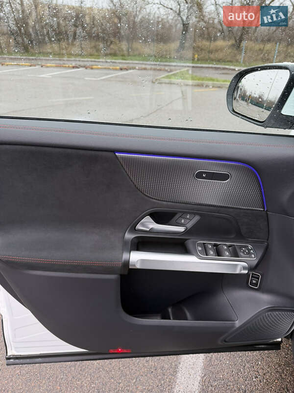 Внедорожник / Кроссовер Mercedes-Benz EQB 2023 в Киеве