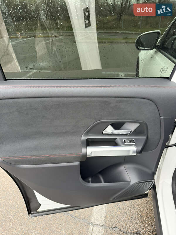 Внедорожник / Кроссовер Mercedes-Benz EQB 2023 в Киеве