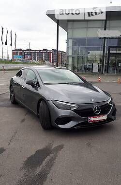Седан Mercedes-Benz EQE 2022 в Тростянце