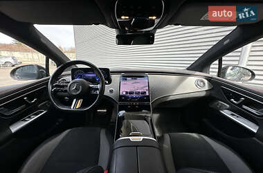 Седан Mercedes-Benz EQE 2022 в 