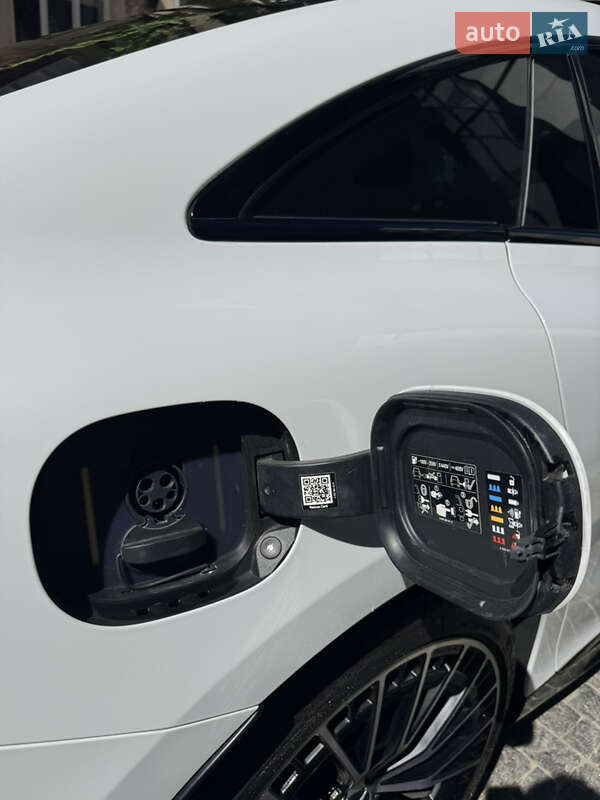 Седан Mercedes-Benz EQE 2022 в Львове