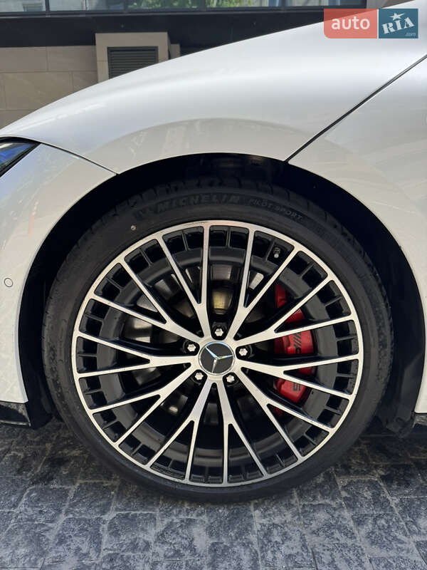 Седан Mercedes-Benz EQE 2022 в Львове