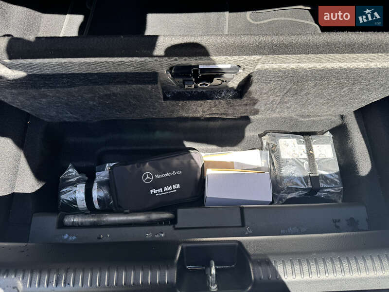 Седан Mercedes-Benz EQE 2022 в Львове