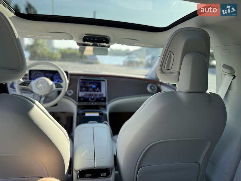 Седан Mercedes-Benz EQE 2022 в Києві