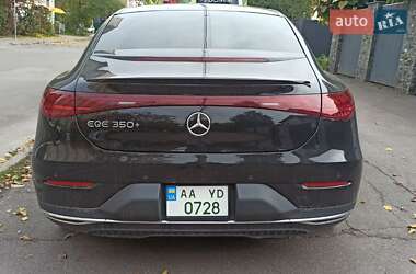 Седан Mercedes-Benz EQE 2022 в 