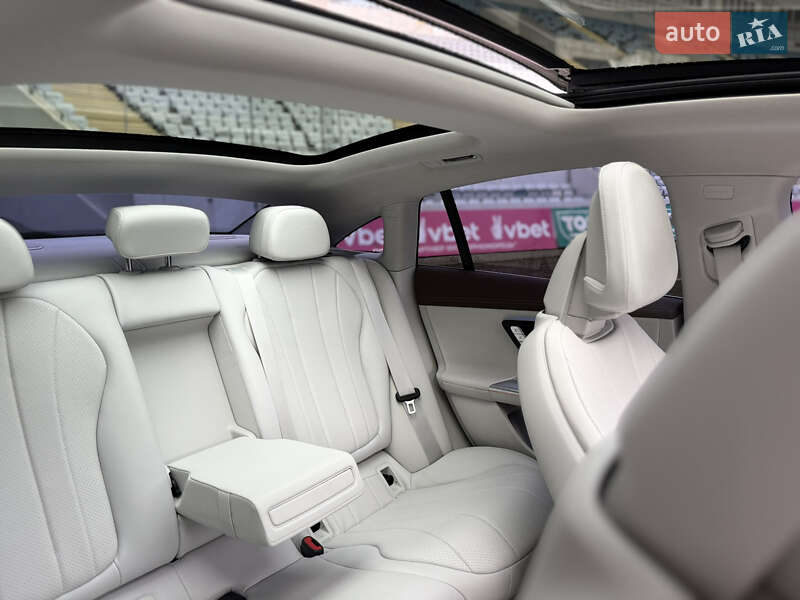 Седан Mercedes-Benz EQE 2022 в Одессе