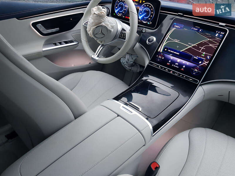 Седан Mercedes-Benz EQE 2023 в Львове
