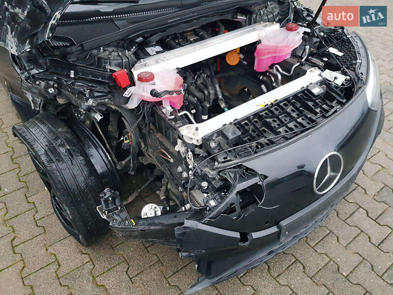 Седан Mercedes-Benz EQE 2023 в Львове