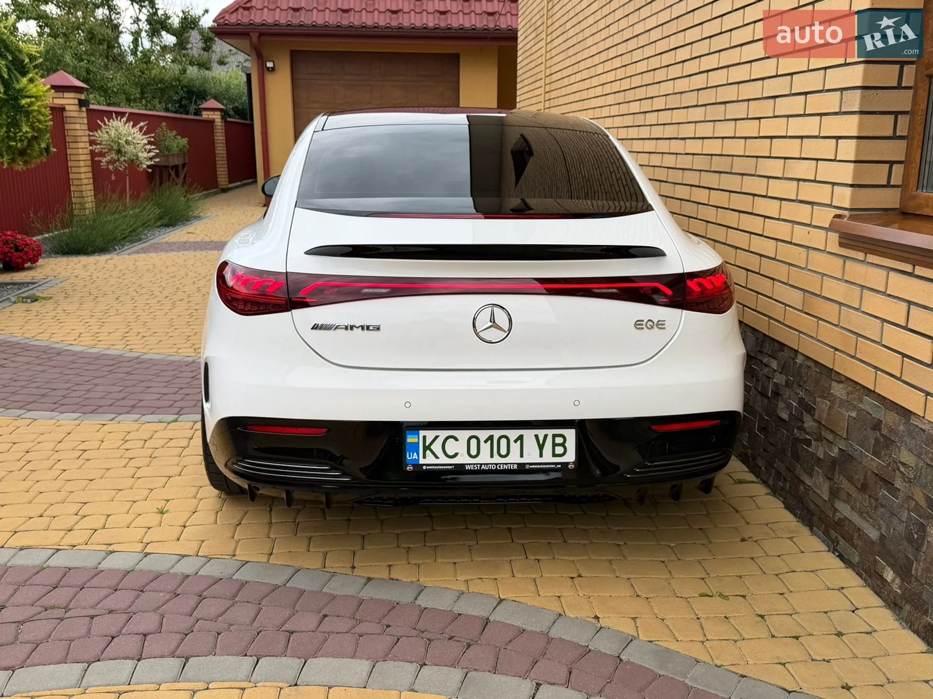 2023 Mercedes-Benz EQE - мініатюра 10