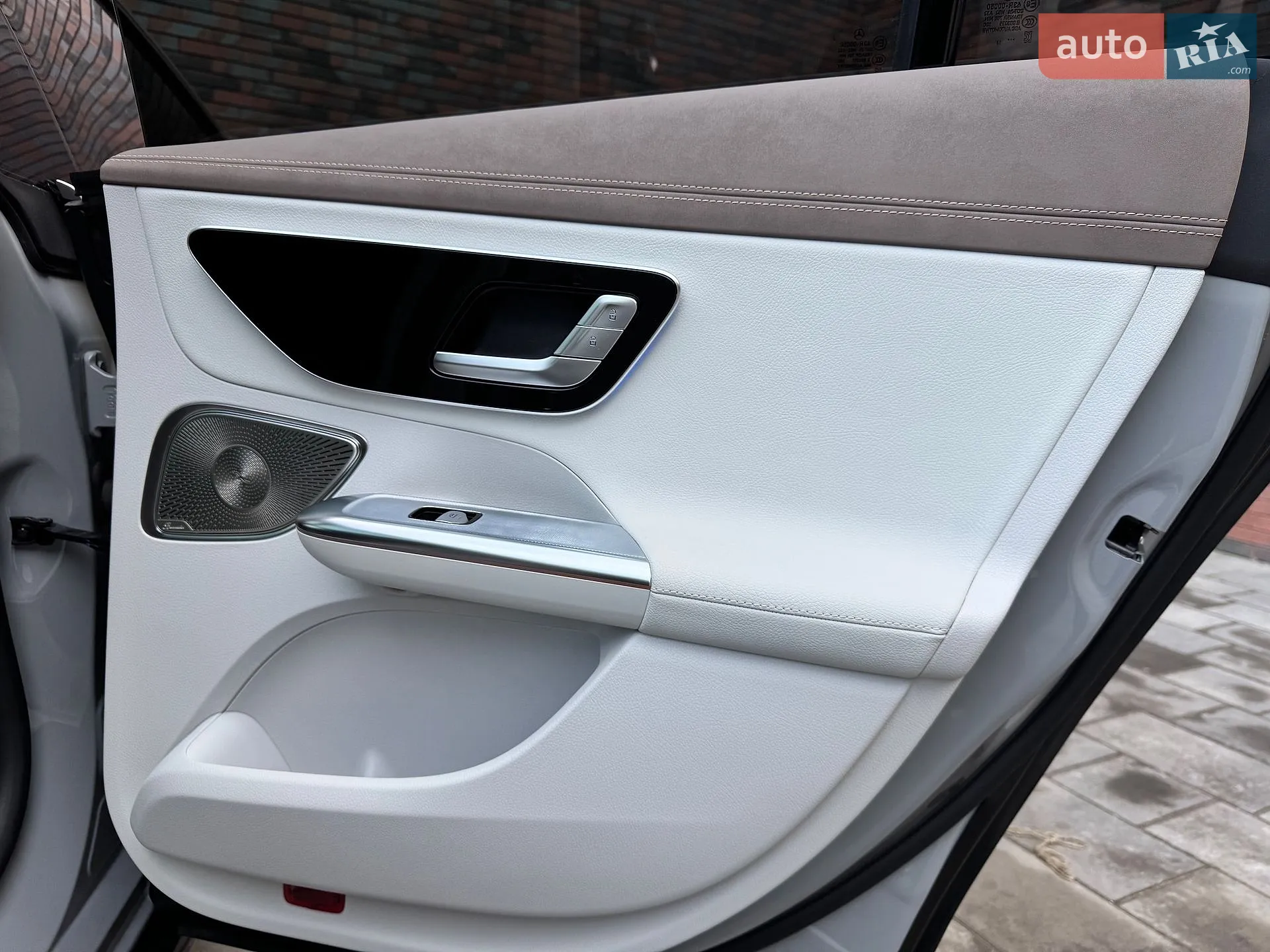 2022 Mercedes-Benz EQE - мініатюра 8