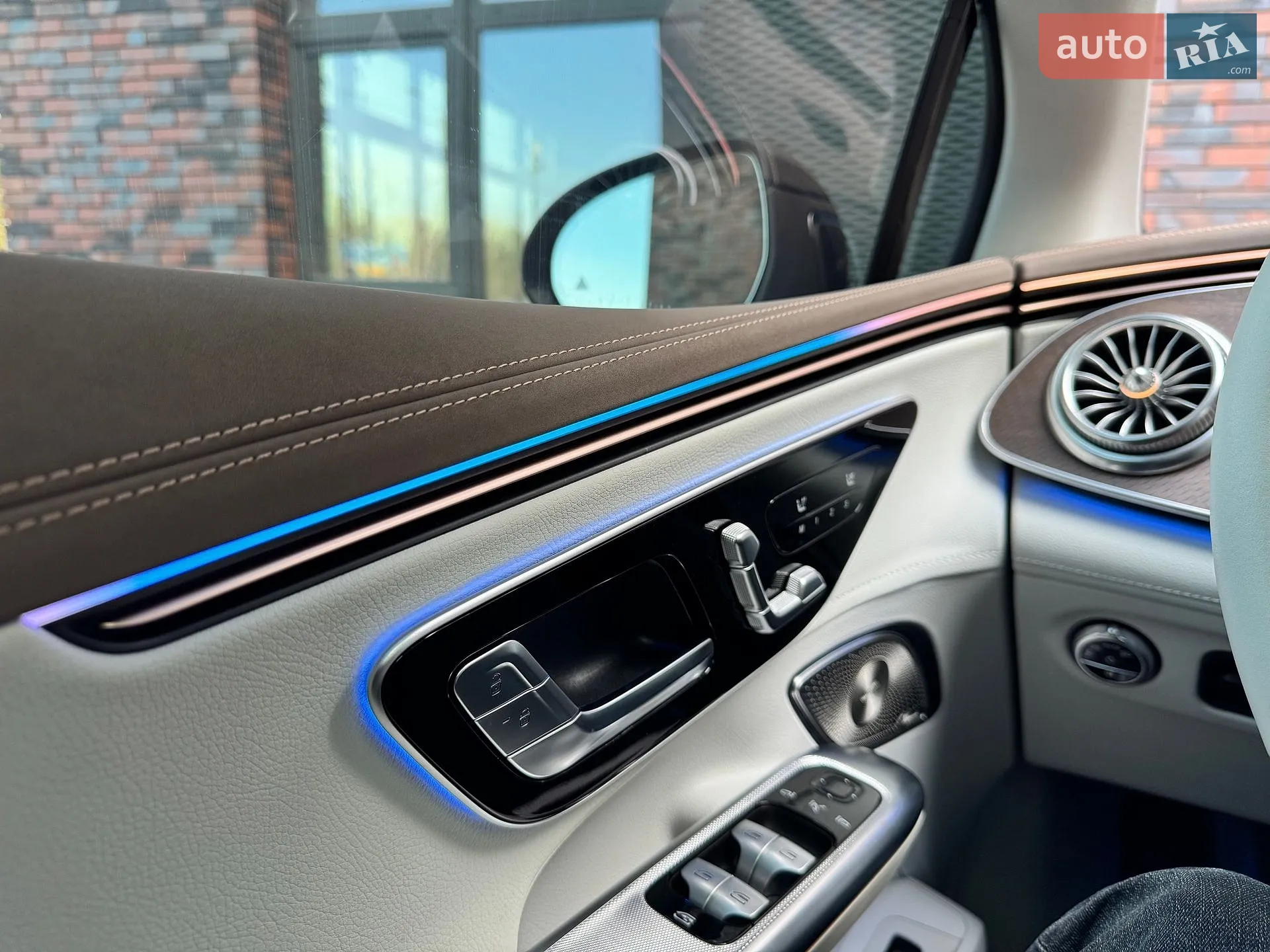 2022 Mercedes-Benz EQE - мініатюра 25