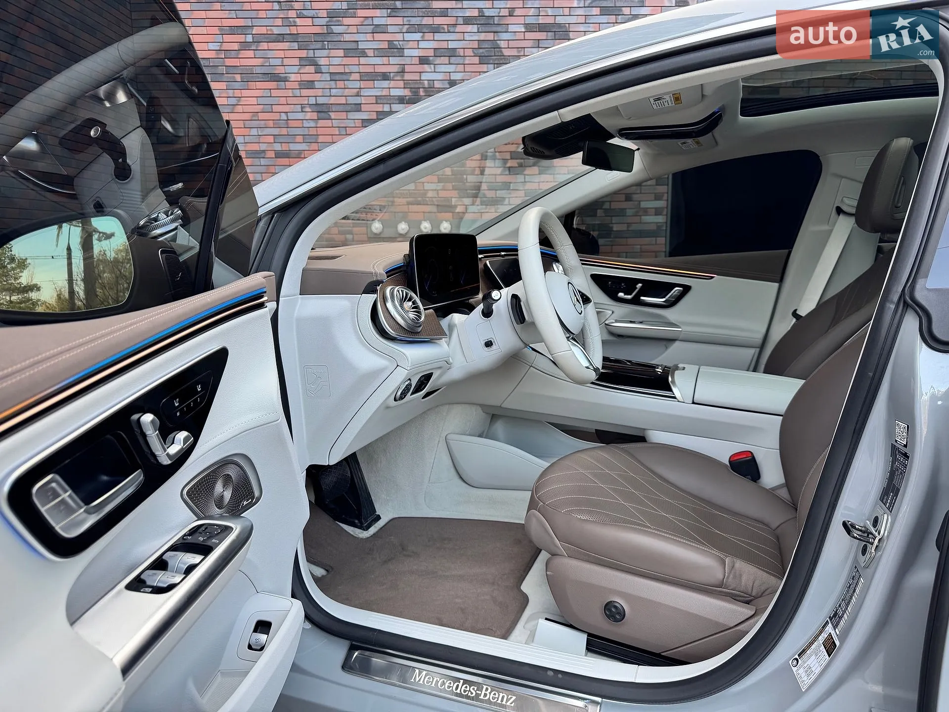 2022 Mercedes-Benz EQE - мініатюра 29