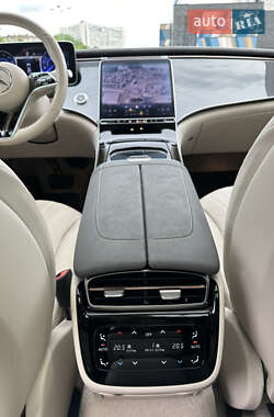 Седан Mercedes-Benz EQS 2022 в 