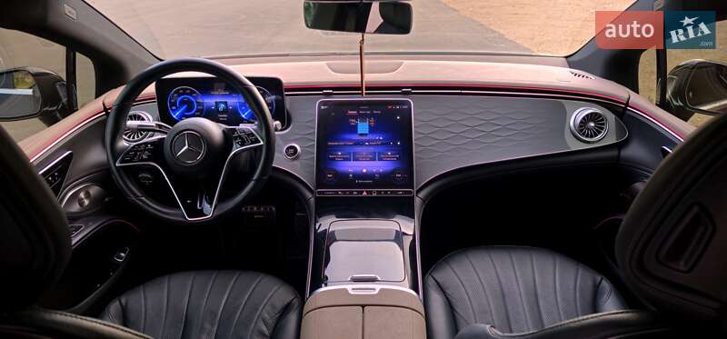 Седан Mercedes-Benz EQS 2022 в Коростене