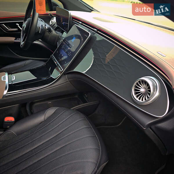 Седан Mercedes-Benz EQS 2022 в Коростене