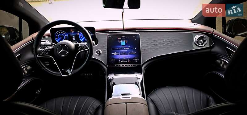 Седан Mercedes-Benz EQS 2022 в Коростене