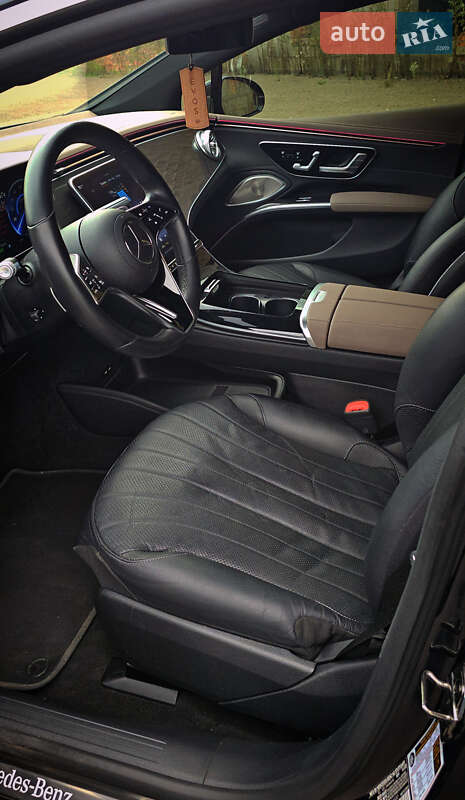 Седан Mercedes-Benz EQS 2022 в Коростене