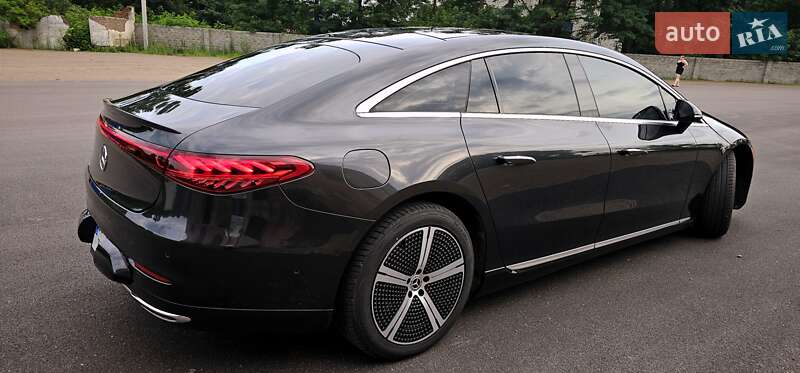Седан Mercedes-Benz EQS 2022 в Коростене
