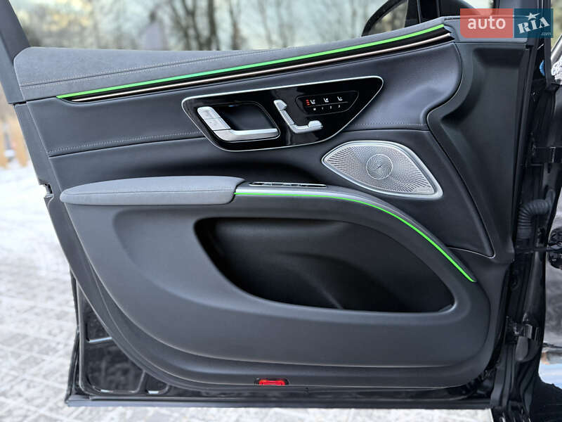 Седан Mercedes-Benz EQS 2023 в Львові
