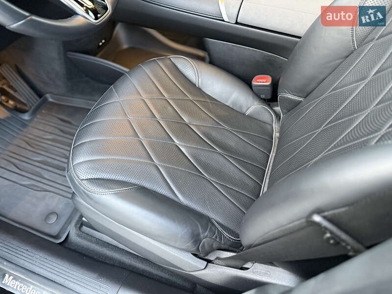 Седан Mercedes-Benz EQS 2023 в Львові