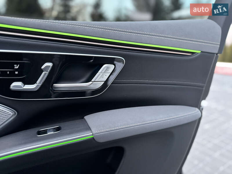 Седан Mercedes-Benz EQS 2023 в Львові