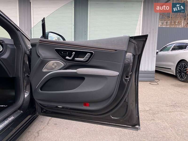 Седан Mercedes-Benz EQS 2022 в Киеве