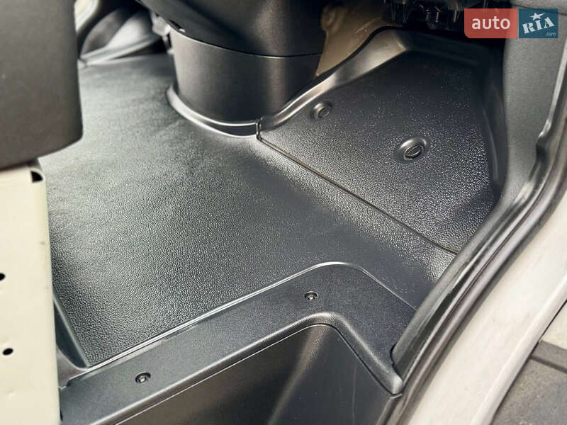 Грузовой фургон Mercedes-Benz eSprinter 2023 в Дрогобыче