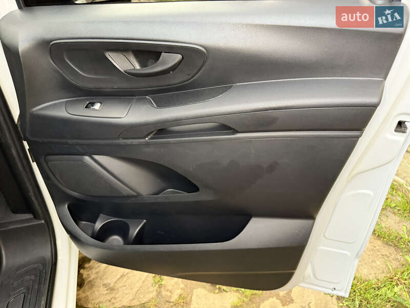 Минивэн Mercedes-Benz eVito 2021 в Тячеве