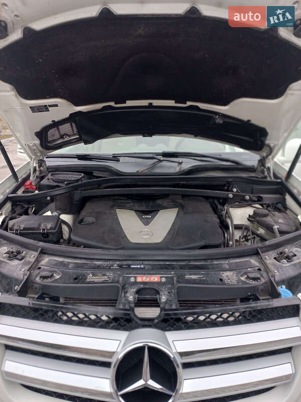 Внедорожник / Кроссовер Mercedes-Benz GL-Class 2010 в Бучаче