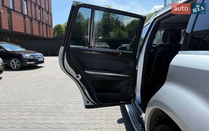 Позашляховик / Кросовер Mercedes-Benz GL-Class 2010 в Чернівцях