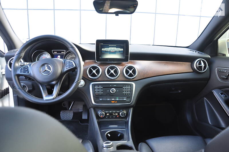 Позашляховик / Кросовер Mercedes-Benz GLA-Class 2016 в Києві