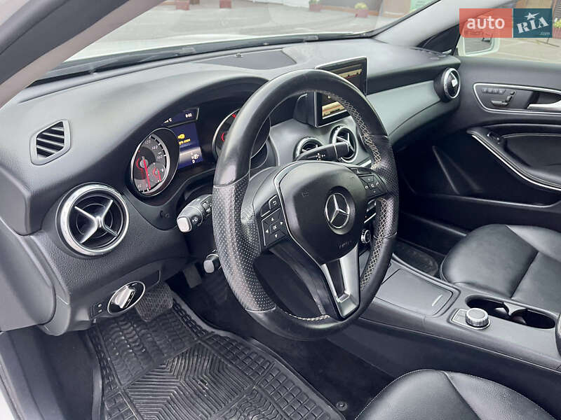 Внедорожник / Кроссовер Mercedes-Benz GLA-Class 2015 в Ровно