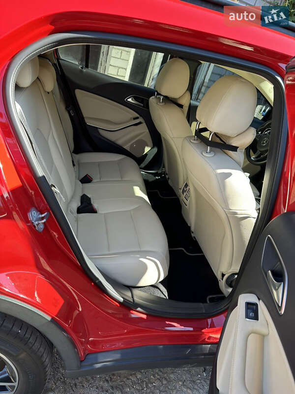 Позашляховик / Кросовер Mercedes-Benz GLA-Class 2018 в Дніпрі