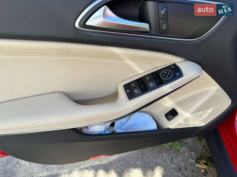 Позашляховик / Кросовер Mercedes-Benz GLA-Class 2018 в Дніпрі