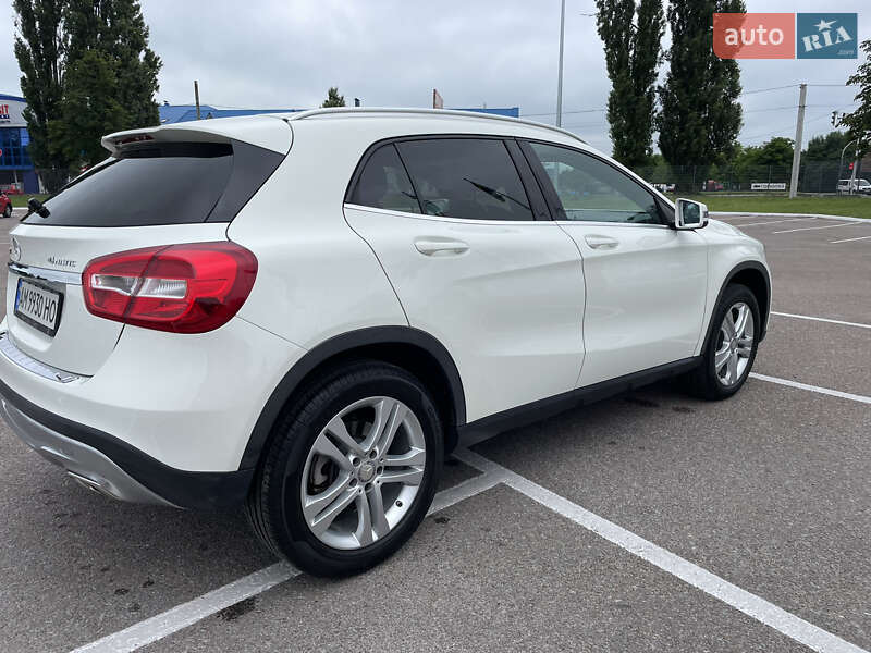 Внедорожник / Кроссовер Mercedes-Benz GLA-Class 2016 в Киеве