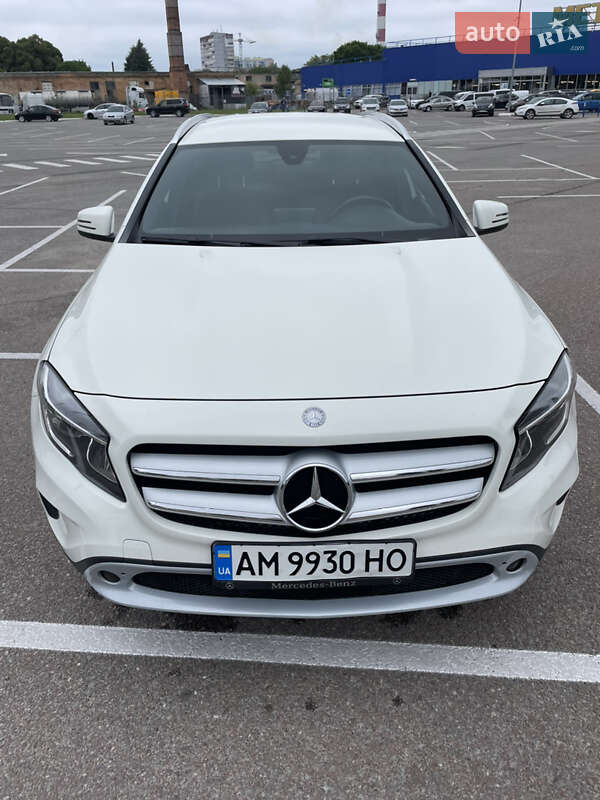 Внедорожник / Кроссовер Mercedes-Benz GLA-Class 2016 в Киеве