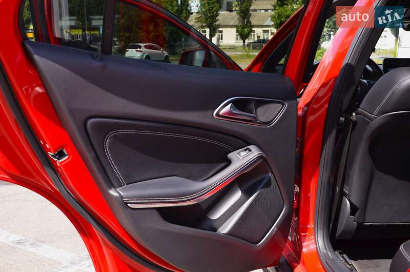 Внедорожник / Кроссовер Mercedes-Benz GLA-Class 2018 в Киеве