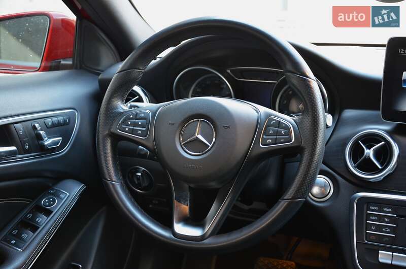 Внедорожник / Кроссовер Mercedes-Benz GLA-Class 2018 в Киеве