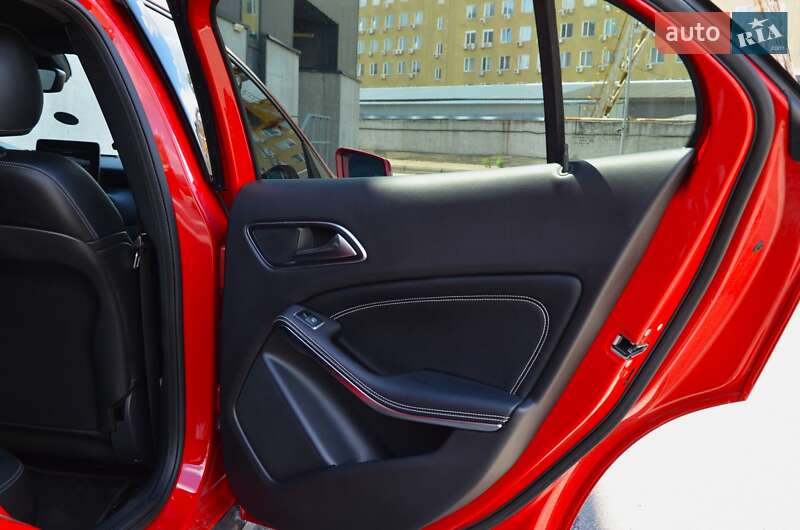 Внедорожник / Кроссовер Mercedes-Benz GLA-Class 2018 в Киеве