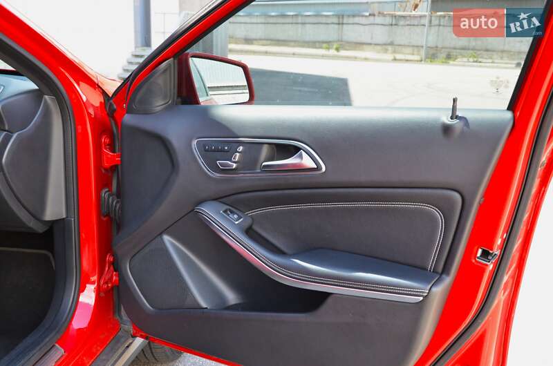 Внедорожник / Кроссовер Mercedes-Benz GLA-Class 2018 в Киеве