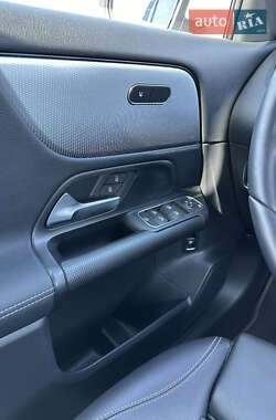 Внедорожник / Кроссовер Mercedes-Benz GLA-Class 2021 в 