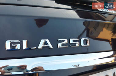 Внедорожник / Кроссовер Mercedes-Benz GLA-Class 2015 в 