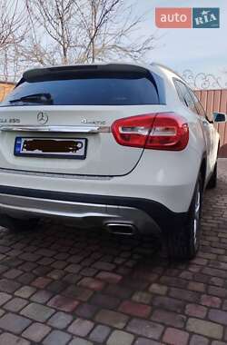 Mercedes-Benz GLA-Class 2017 Mercedes-Benz GLA-Class 2017