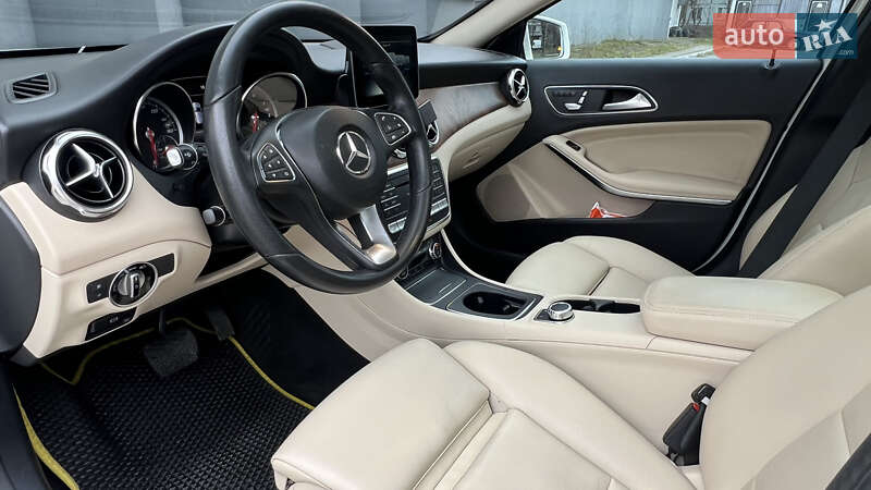 Внедорожник / Кроссовер Mercedes-Benz GLA-Class 2017 в Запорожье
